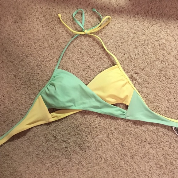 NWOT wrap bikini top