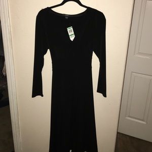 Long sleeve v neck black dress