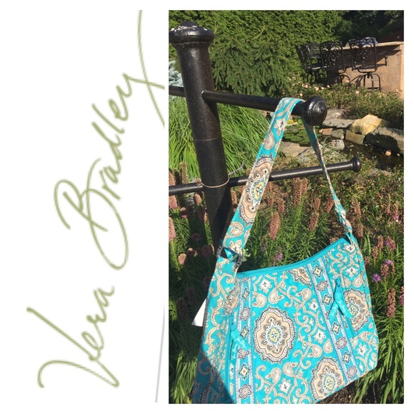 Vera Bradley Handbags - NWT Vera Bradley Lisa B Retired Hobo Bag