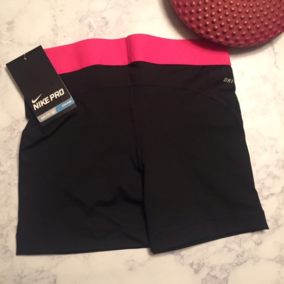 • Nike pro running shorts • - Picture 2 of 2