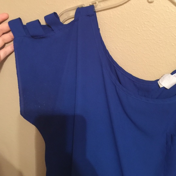 Sheer blouse. - Picture 2 of 3