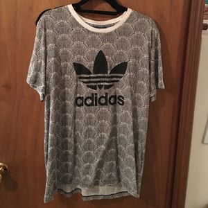 adidas shell print pack tee.