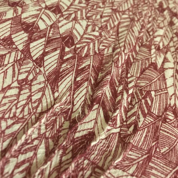 Red and White Feather 3/4 Sleeve Top - Picture 2 of 3