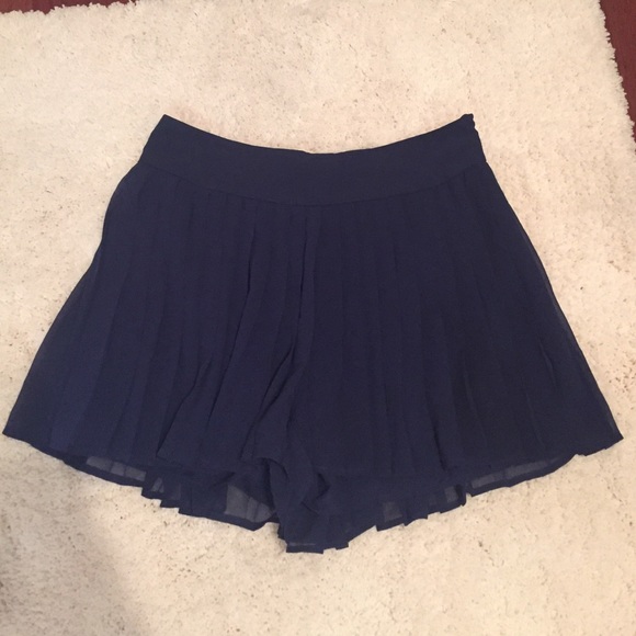 Navy blue Pleated shorts