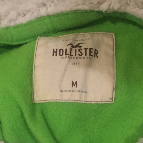❌SOLD❌Fuzzy Hooded Hollister Sweatshirt - Picture 3 of 3