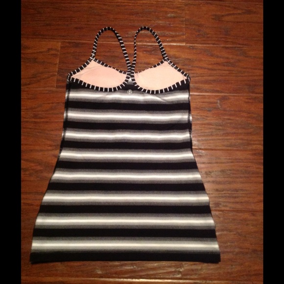 Lululemon Athletica Tank. Size 6. Like new! - Picture 2 of 3