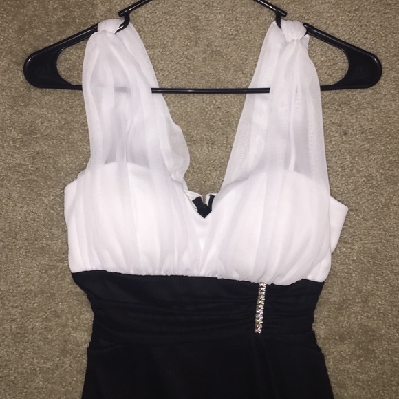 Formal dress never been worn.