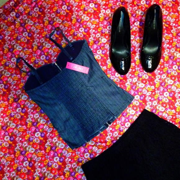 👚NWT Denim Top👚 - Picture 2 of 3