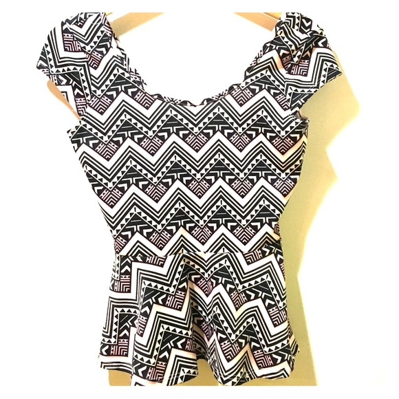 Ruffles shirt - Picture 1 of 3