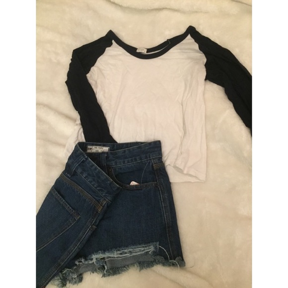 Brandy Melville Navy/White Baseball Tee!