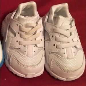 Infant shoes size 3c