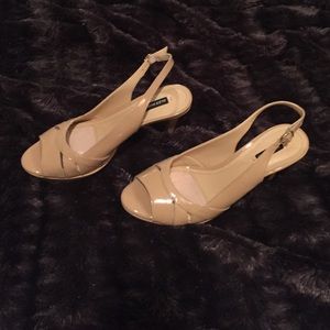 Open toe sling back heel