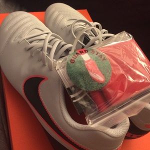 NWOT Nike Tiempo soccer cleats     make me offers!