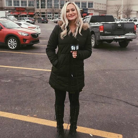 Welcome to my closet! ❤ - Picture 3 of 6