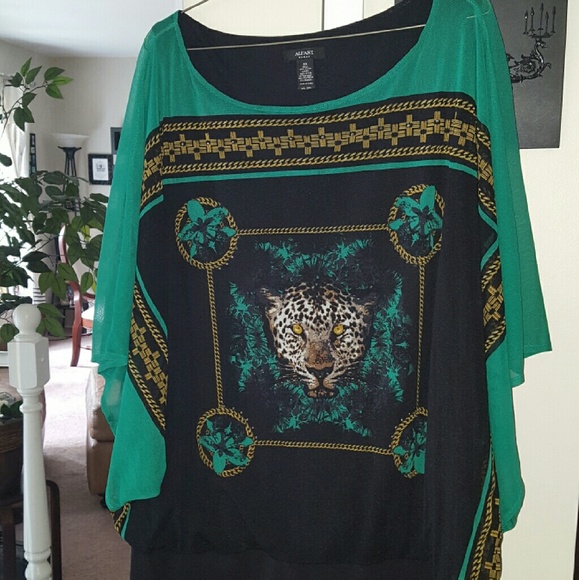 ***SOLD***🌟Host Pick🌟Alfani Tiger Top