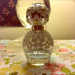 Marc Jacobs daisy dream 35% left