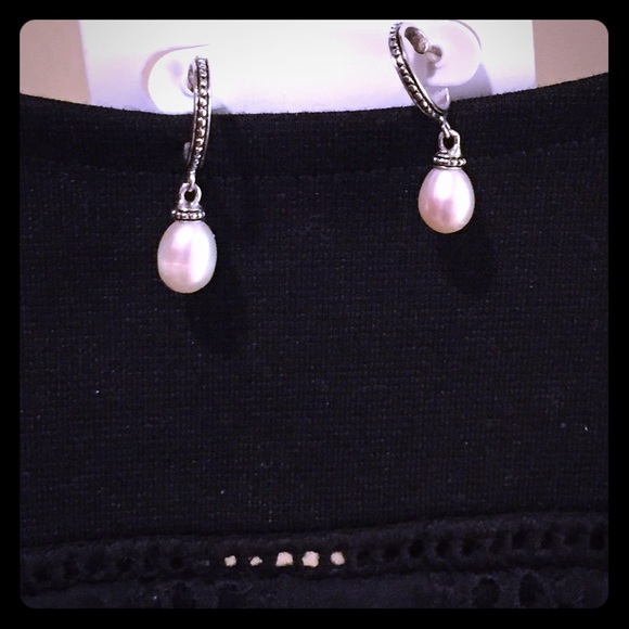 Sterling Silver and Pearl earrings - Picture 1 of 2