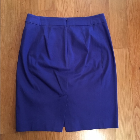 ✨sold✨Loft pencil skirt size 2p - Picture 2 of 3