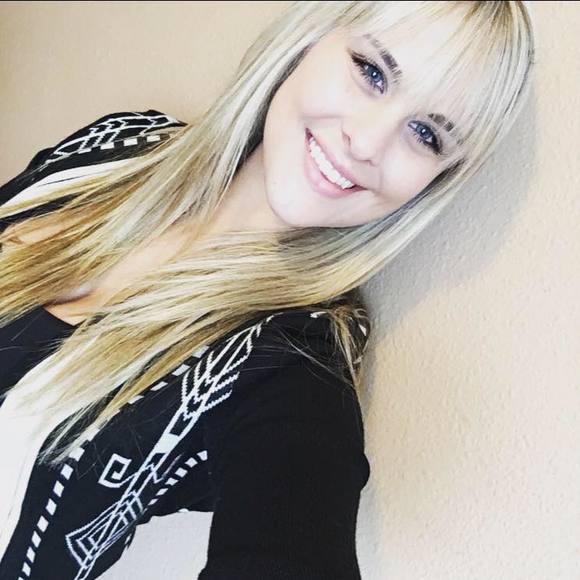 Meet your Posher, Desiree