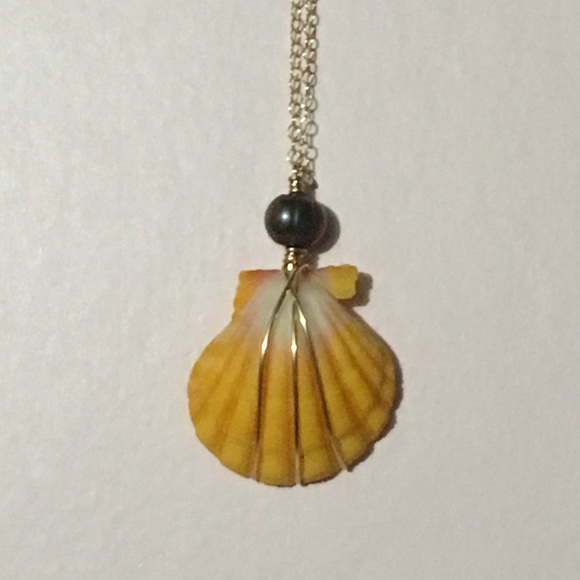 Sunrise shell necklace