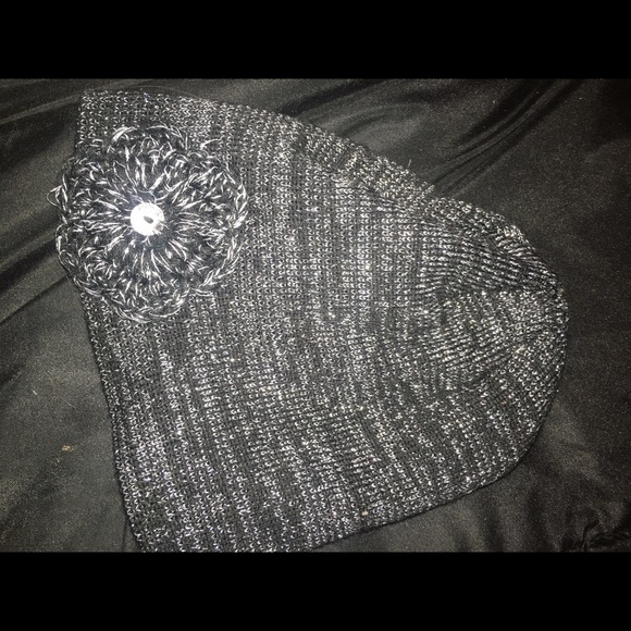 Flower Beanie. Great for teenagers &little girls.