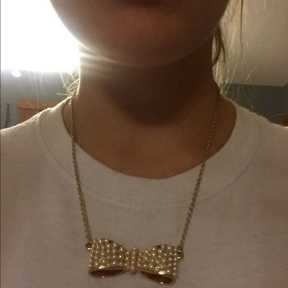 bow fuax gold necklace!