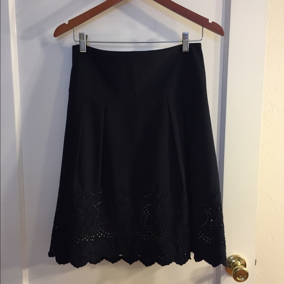 ANN TAYLOR NAVY SKIRT WITH EYELET DETAIL SIZE 8P