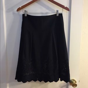 ANN TAYLOR NAVY SKIRT WITH EYELET DETAIL SIZE 8P