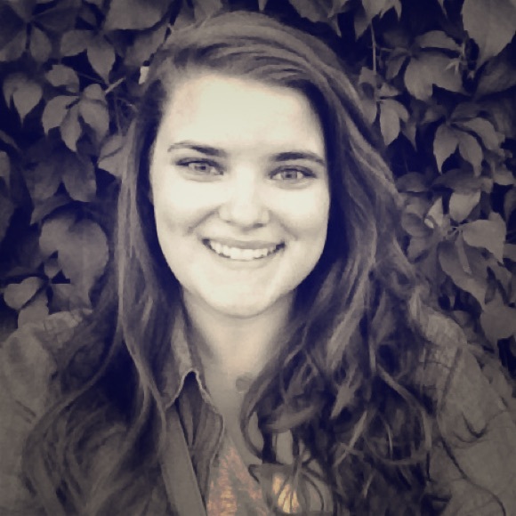 Meet your posher, Sophia! 💚 - Picture 5 of 8