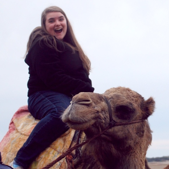 Meet your posher, Sophia! 💚 - Picture 8 of 8