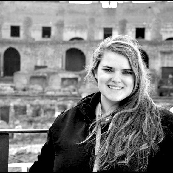 Meet your posher, Sophia! 💚 - Picture 6 of 8