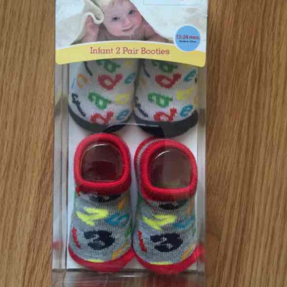 Wonder kids New infant 2 pair booties size12-24m