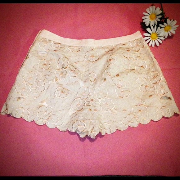 H&M Floral Laced Shorts [NWT] - Picture 2 of 4