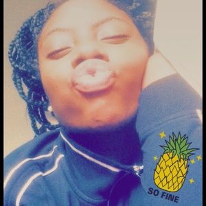 Meet your Posher, Rayone