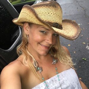 Meet your Posher, Courtney