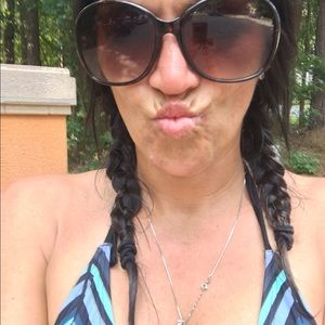 Meet your Posher, Nina