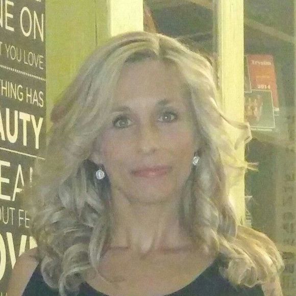 Meet your Posher, Elise