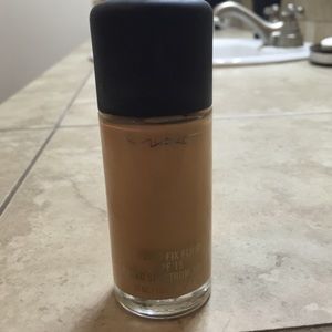 Mac studio fix fluid foundation