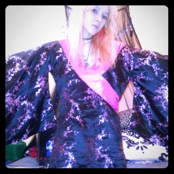 Black and pink silk geisha kimono costume