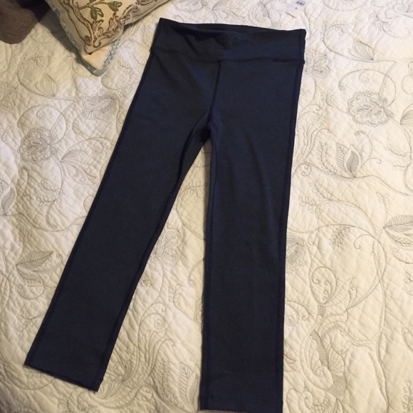Lou & Grey Leggings/Workout Capris, from Loft - Picture 1 of 3