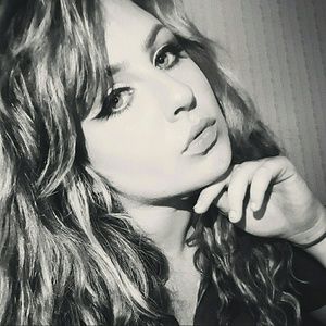 Meet your Posher, Alyson