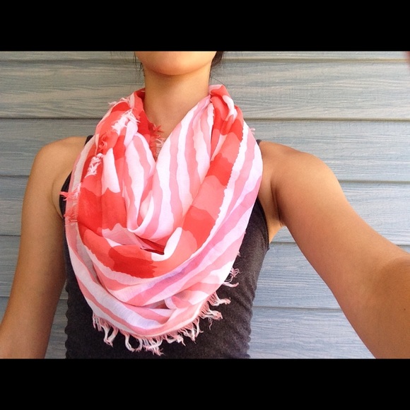 🎈RED PATTERN SCARF🎈