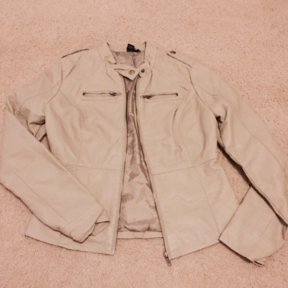 FALL FASHION TREND: Bomber Style Jacket - Picture 2 of 2