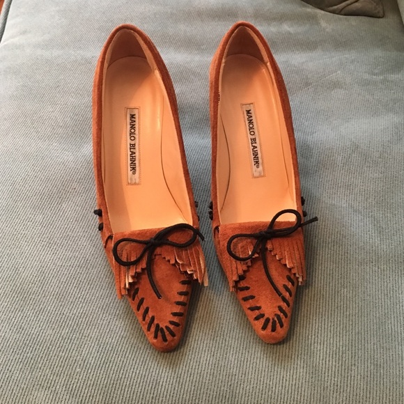Manolo Blahnik suede fringe detail shoe. Size 35.5