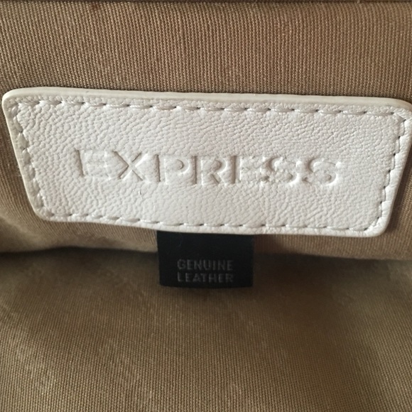 🆕White leather clutch w/silver clasp from Express - Picture 3 of 4