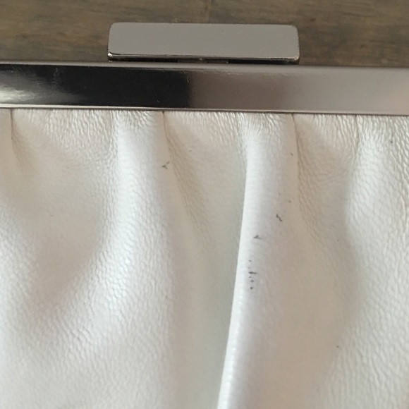 🆕White leather clutch w/silver clasp from Express - Picture 4 of 4