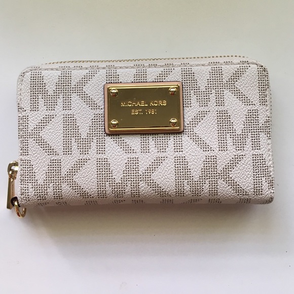 Michael Kors Handbags - Micheal Kors Wallet