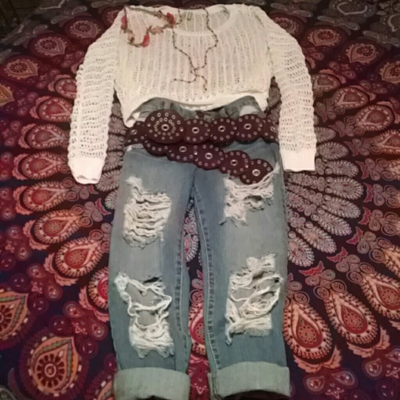Distressed Mudd capri jeans