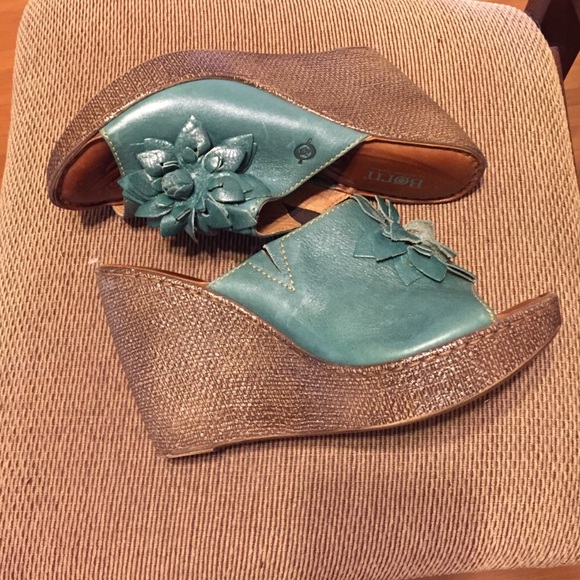 New adorable new women shoes.