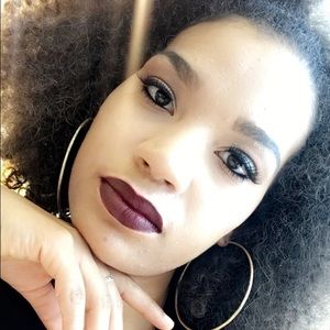 Meet your Posher, Crystal